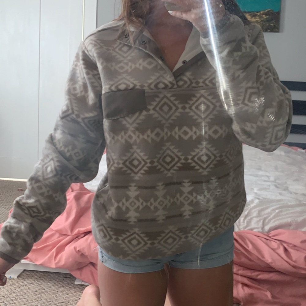 Cream/tan pullover